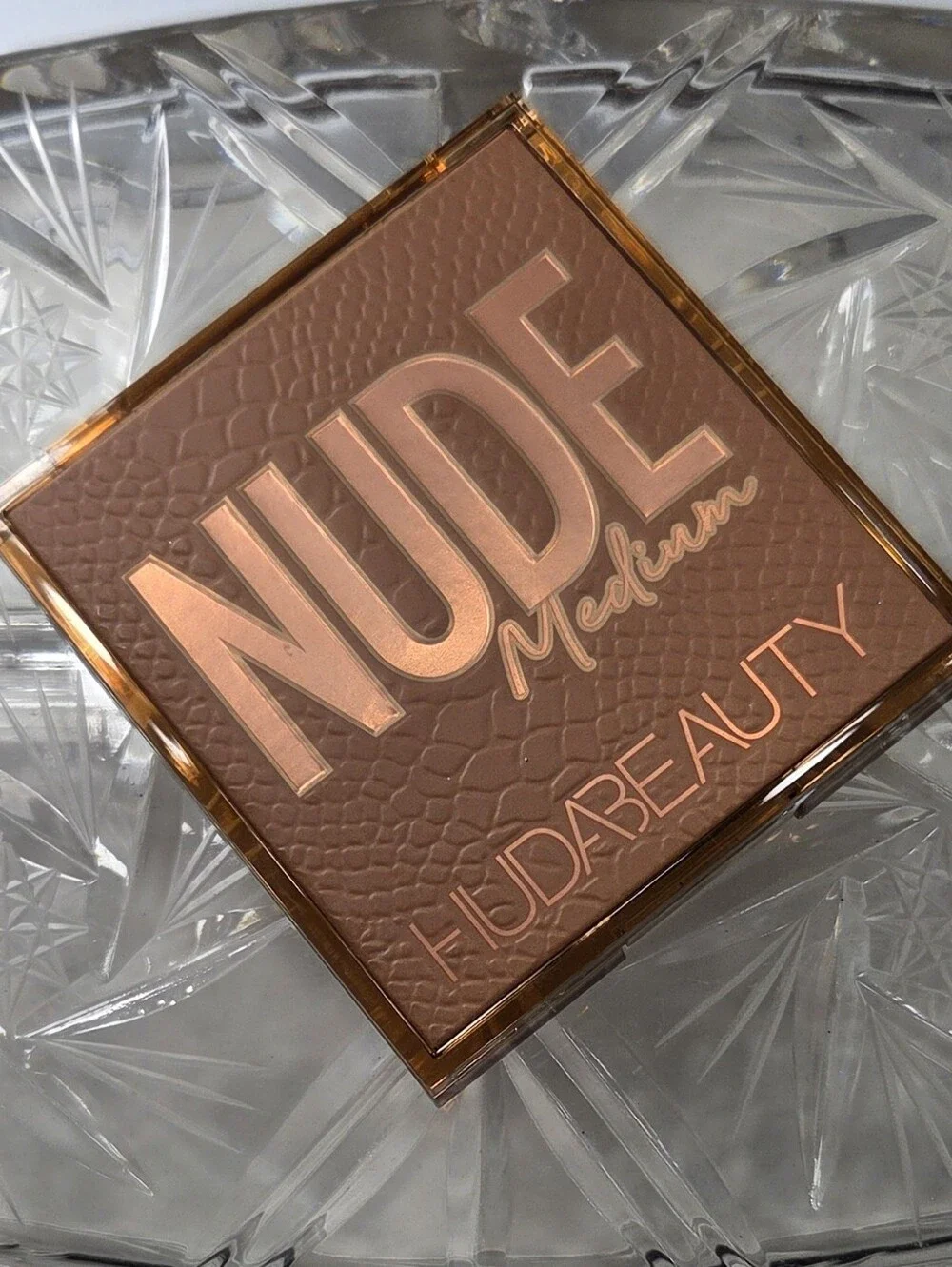 Huda Beauty Nude Medium Obsessions Palette